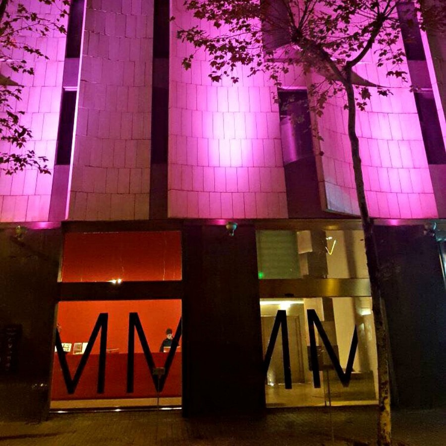 Hotel Omm turns pink against breast cancer | Barcelona Five Star Hotel | Hotel Omm | Whatsup