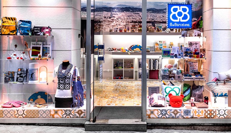 B de Barcelona, Souvenirs per tothom | Hotel de Cinc Estrelles a Barcelona | Hotel Omm | Whatsup